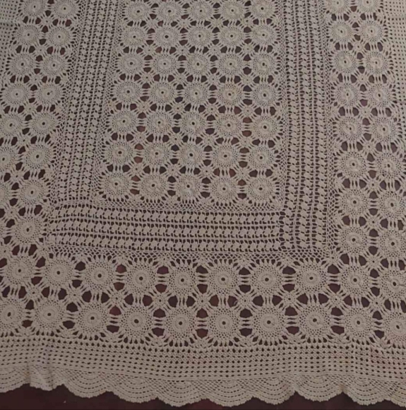 Tablecloth - Picture 3 of 4